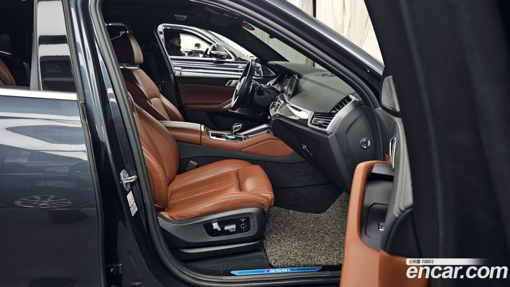 BMW X6 M50i, 2022