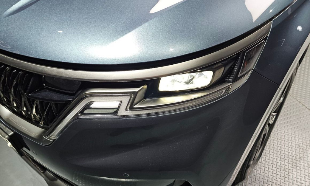 Kia Carnival 7-Seater Signature, 2023