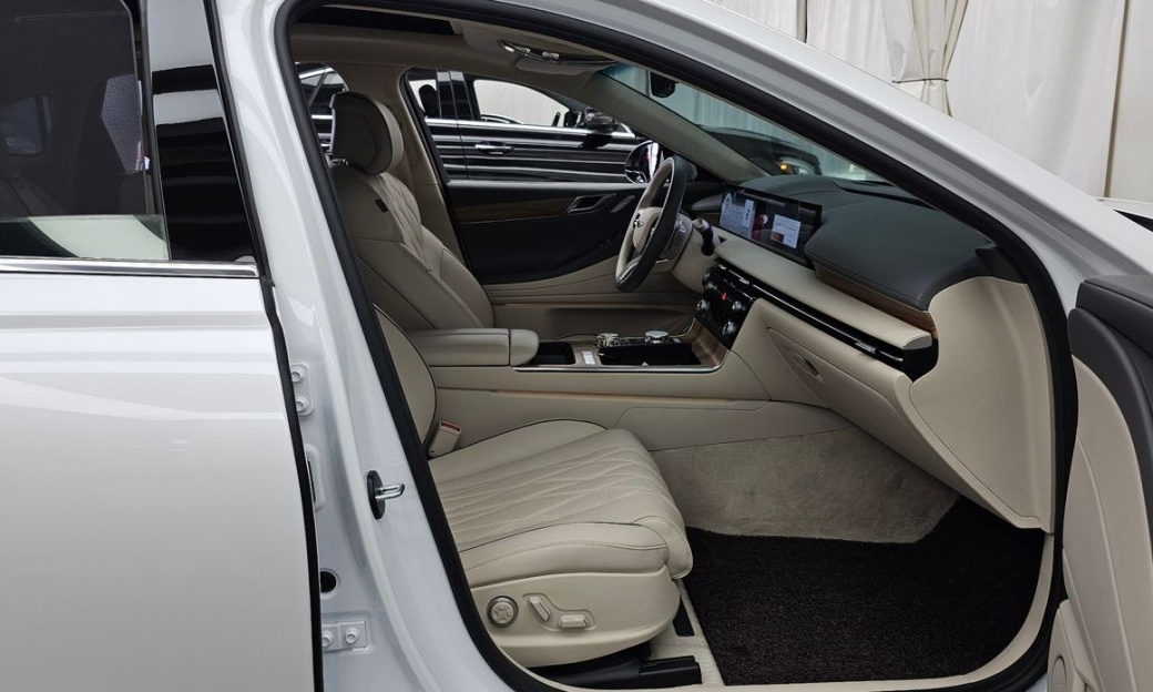 Genesis G80 Gasoline 2.5 Turbo 2WD, 2025
