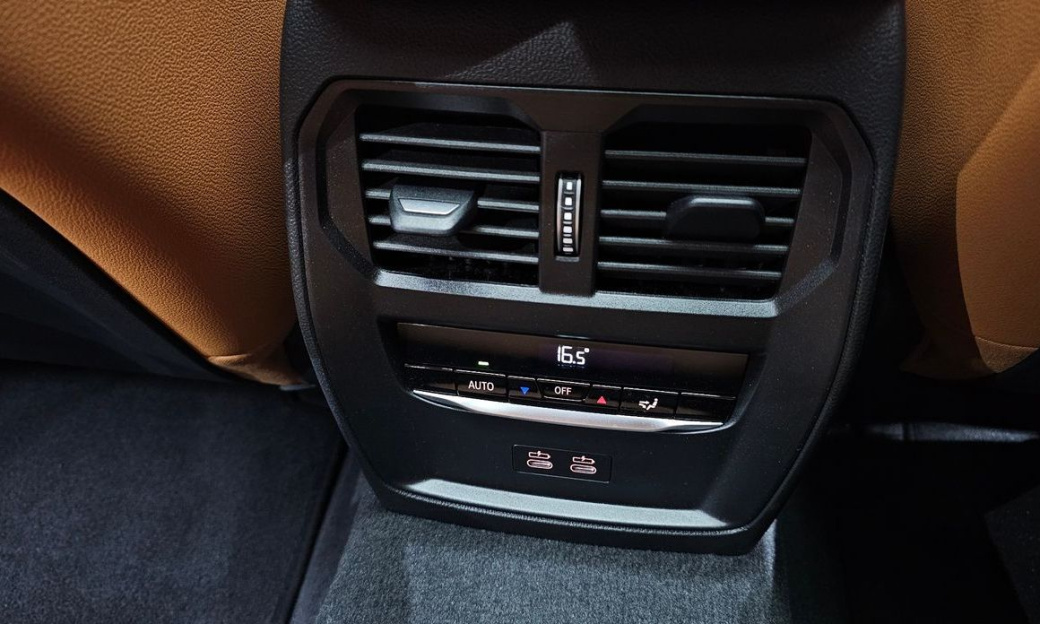 BMW 3-Series 320i M Sport, 2025