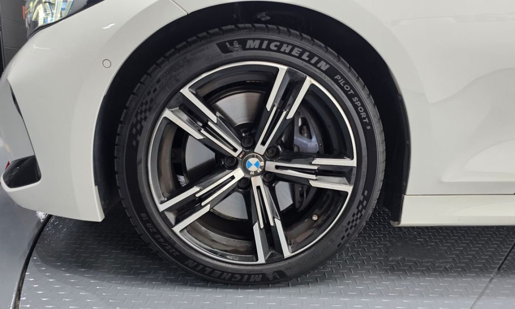 BMW 3-Series 320i M Sport, 2024