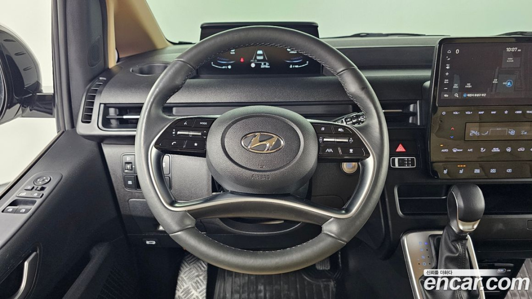 Hyundai Staria 4WD Tourer 9-Seater, 2023