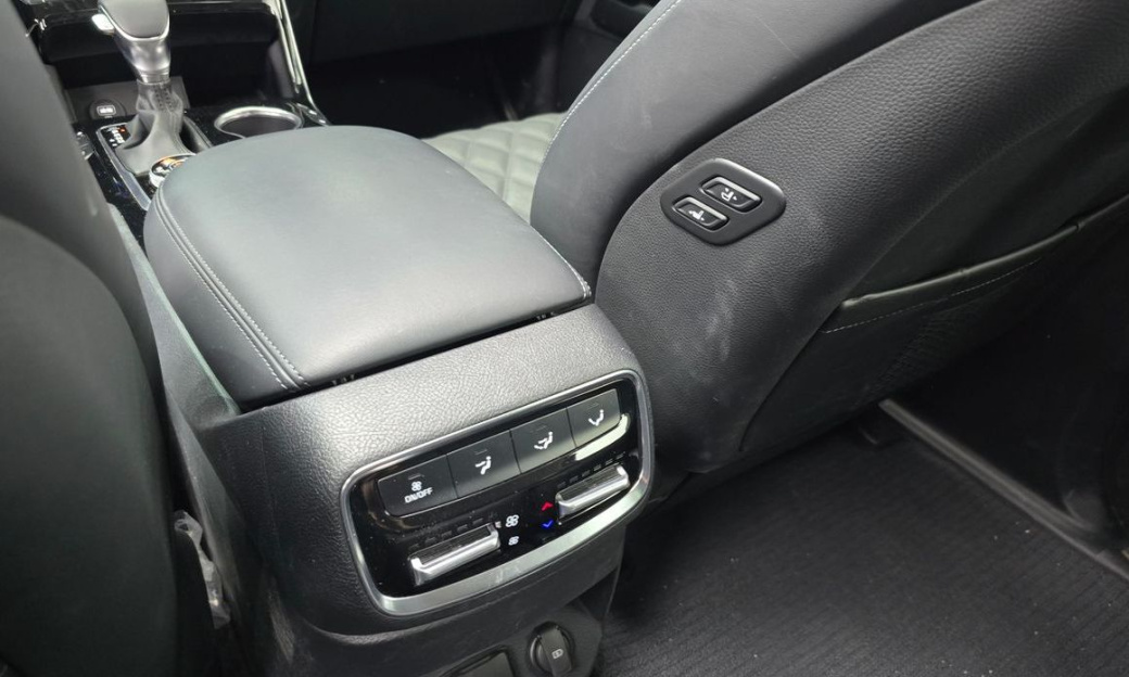 Kia Mohave Diesel 3.0 4WD 7-Seater, 2024
