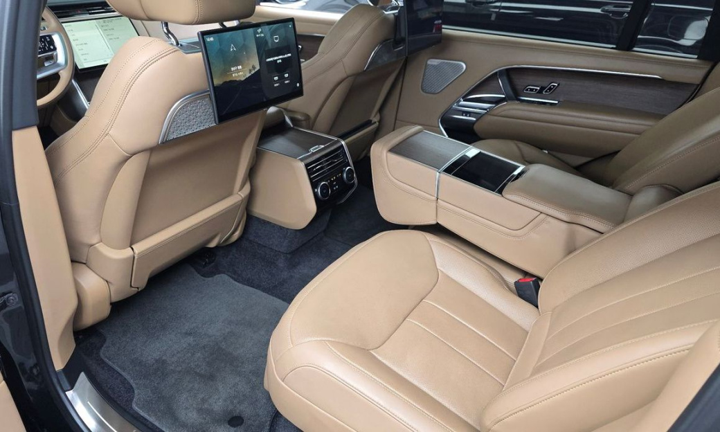 Land Rover Range Rover D350 Autobiography Long Wheel Base, 2024