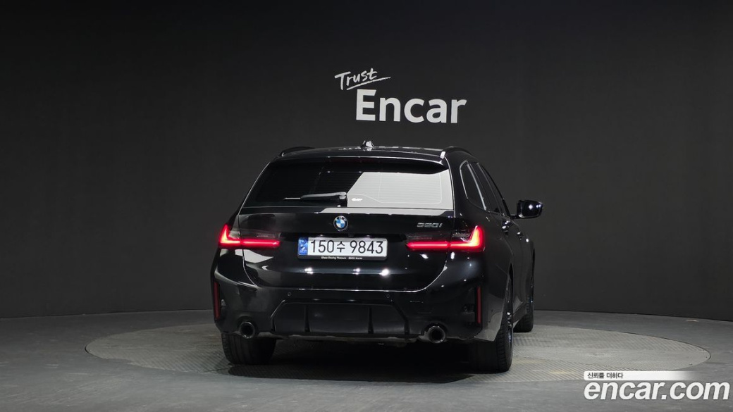 BMW 3-Series 320i Touring M Sports, 2023