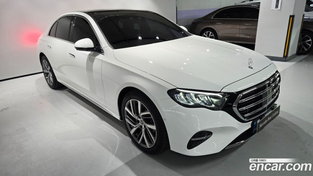 Mercedes-Benz E-Class E220d 4MATIC Exclusive, 2025