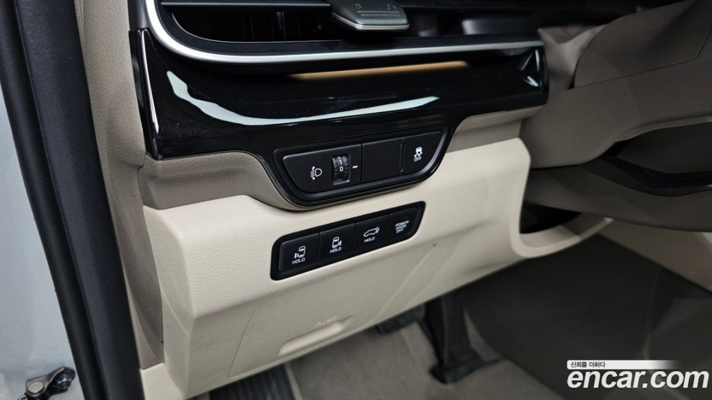 Kia Carnival 7-Seater Signature, 2024