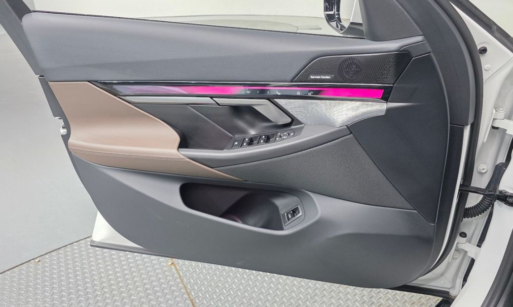 BMW 5-Series 520i M Sport, 2025
