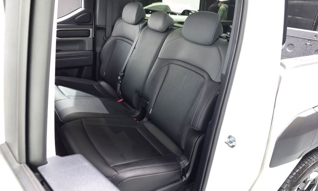 Kia Tasman 2.5T Gasoline 4WD, 2026