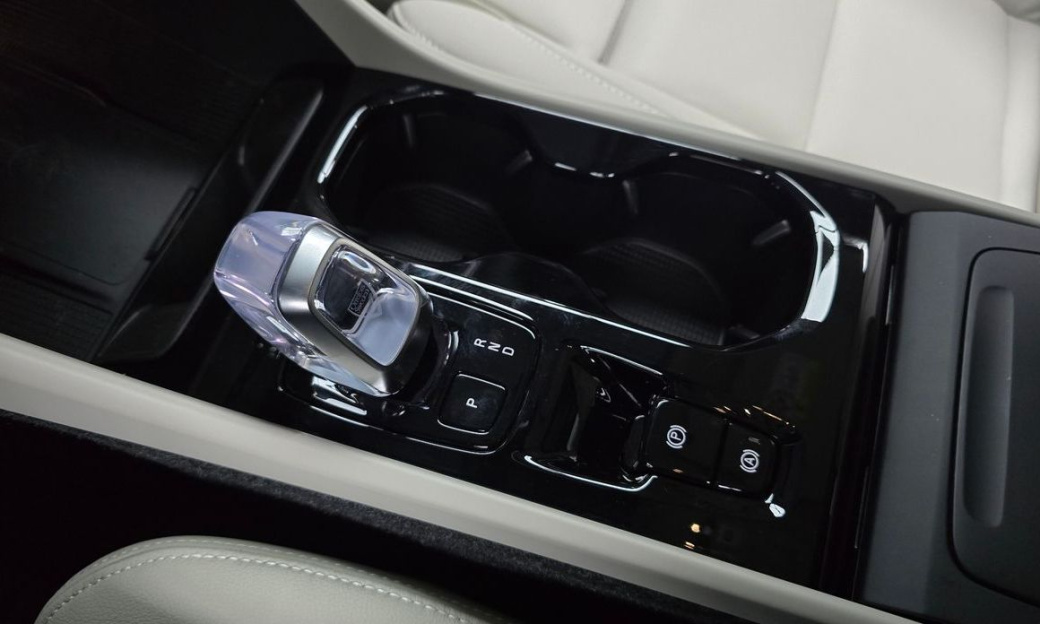 Volvo XC40 B4 Ultra Bright, 2025