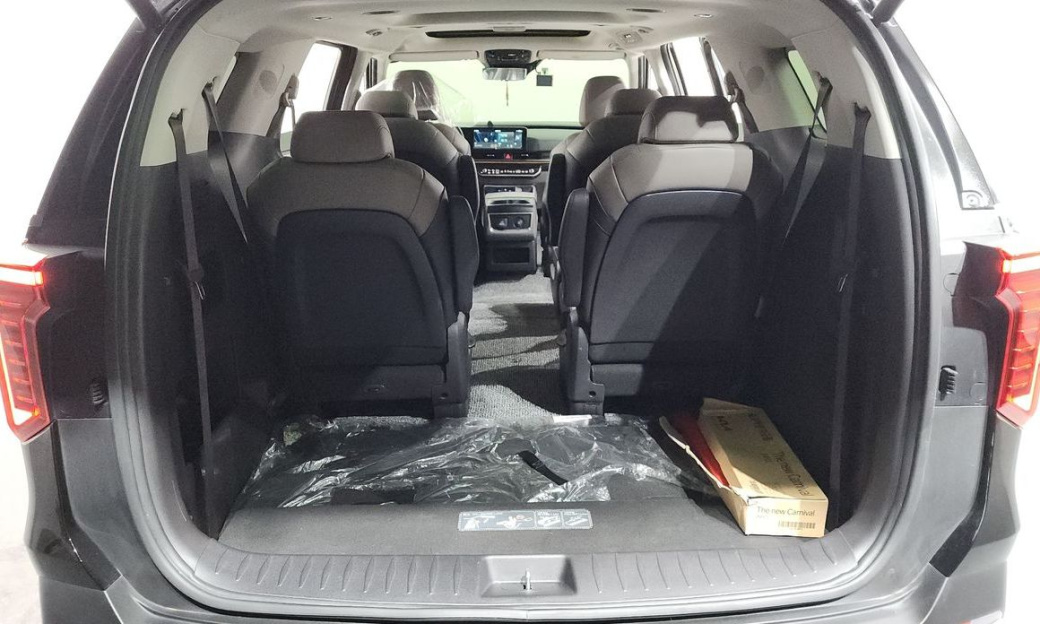 Kia Carnival 9-Seater Signature, 2025
