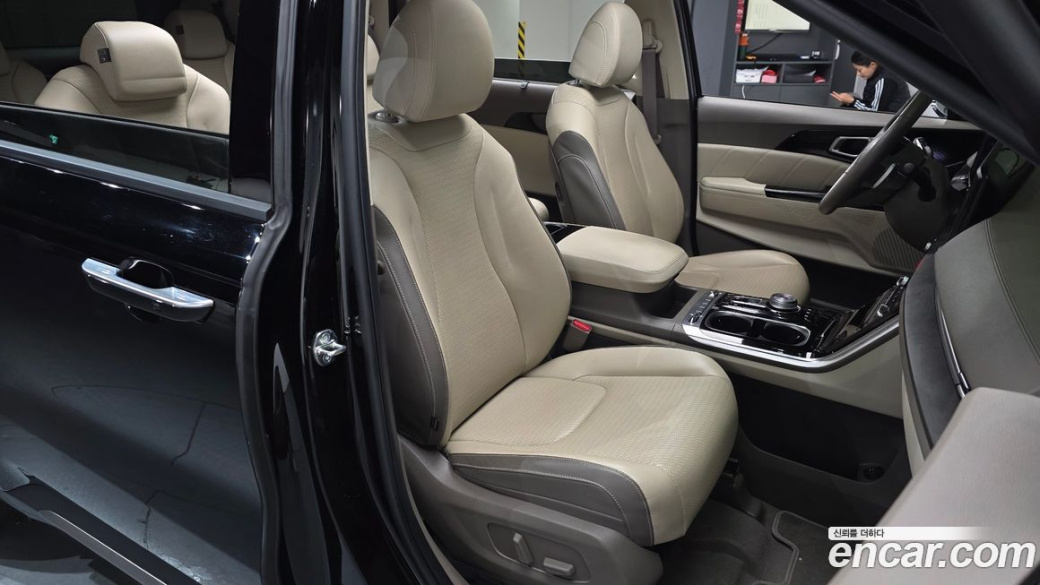 Kia Carnival 9-Seater Signature, 2023