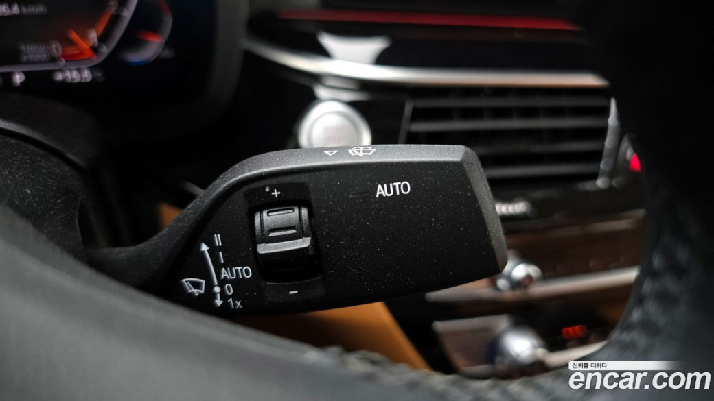 BMW 5-Series 520i Luxury, 2022