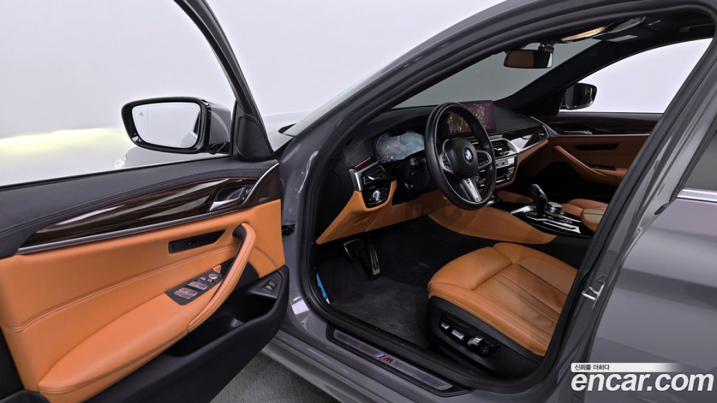 BMW 5-Series 520i M Sport, 2022