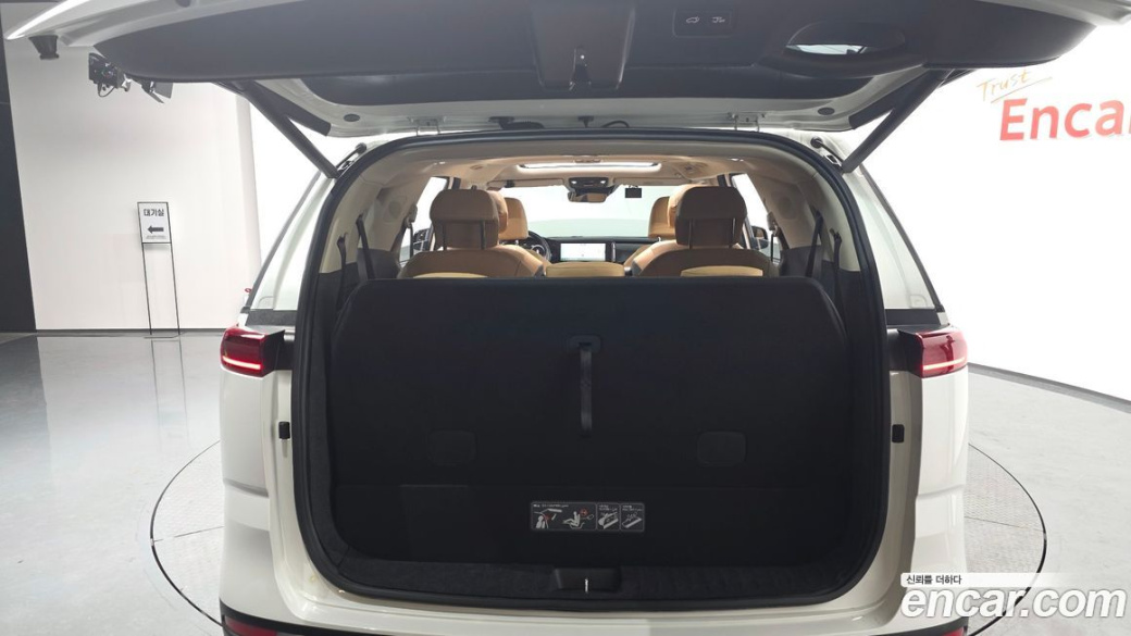 Kia Carnival 9-Seater Signature, 2023