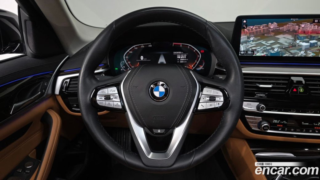 BMW 5-Series 520i Luxury, 2023