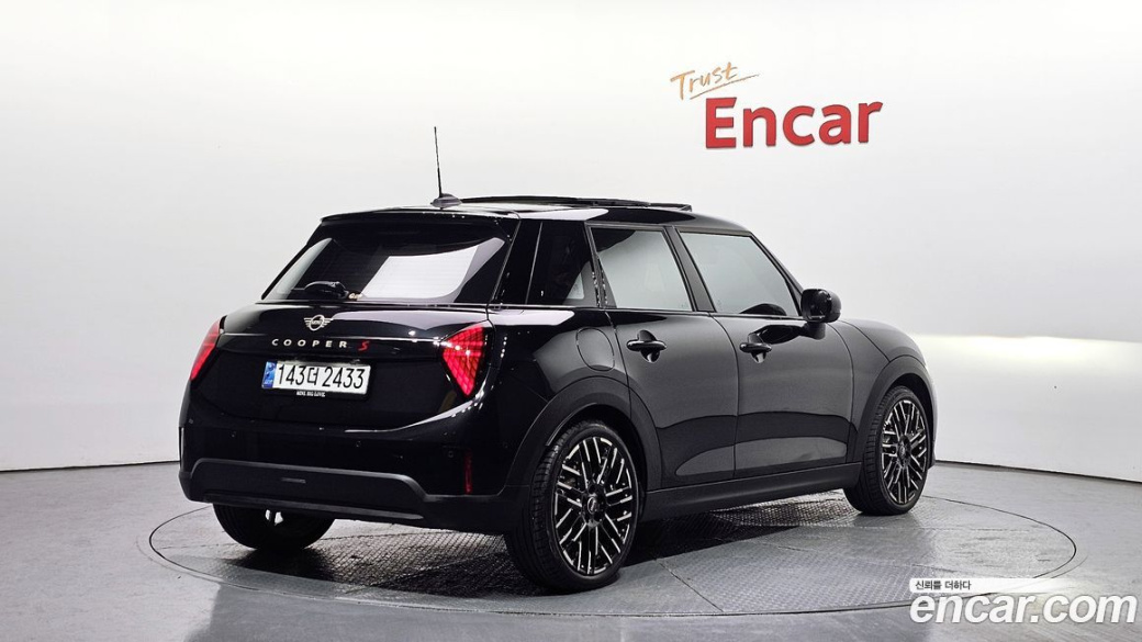Mini Cooper 5 Door Favoured, 2025