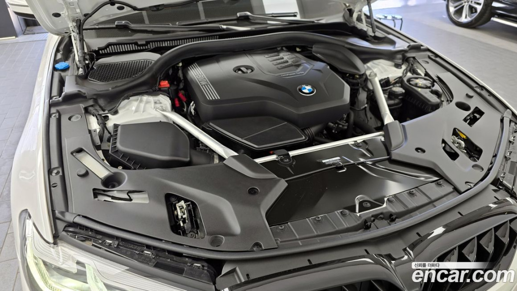 BMW 5-Series 520i M Sport, 2023