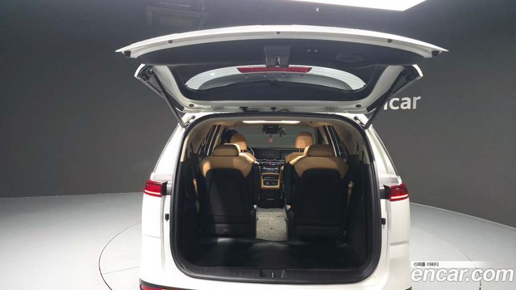 Kia Carnival 9-Seater Signature, 2023
