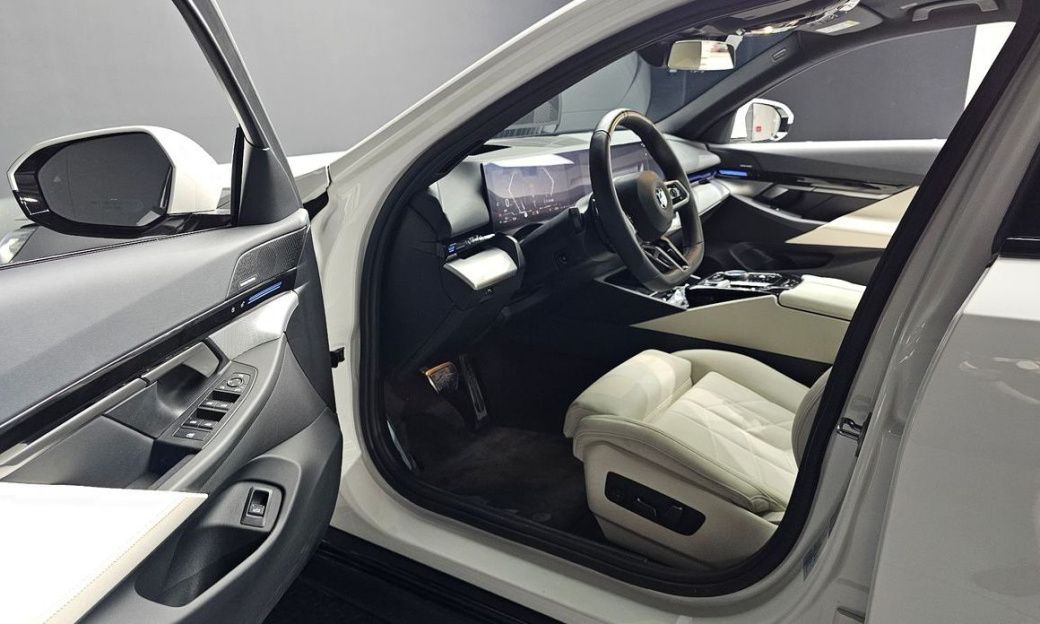 BMW 5-Series 520i M Sport, 2024