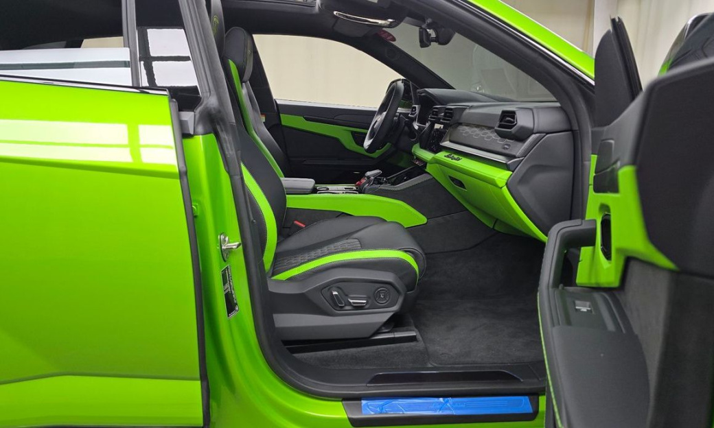 Lamborghini Urus 4.0 V8 SE, 2025