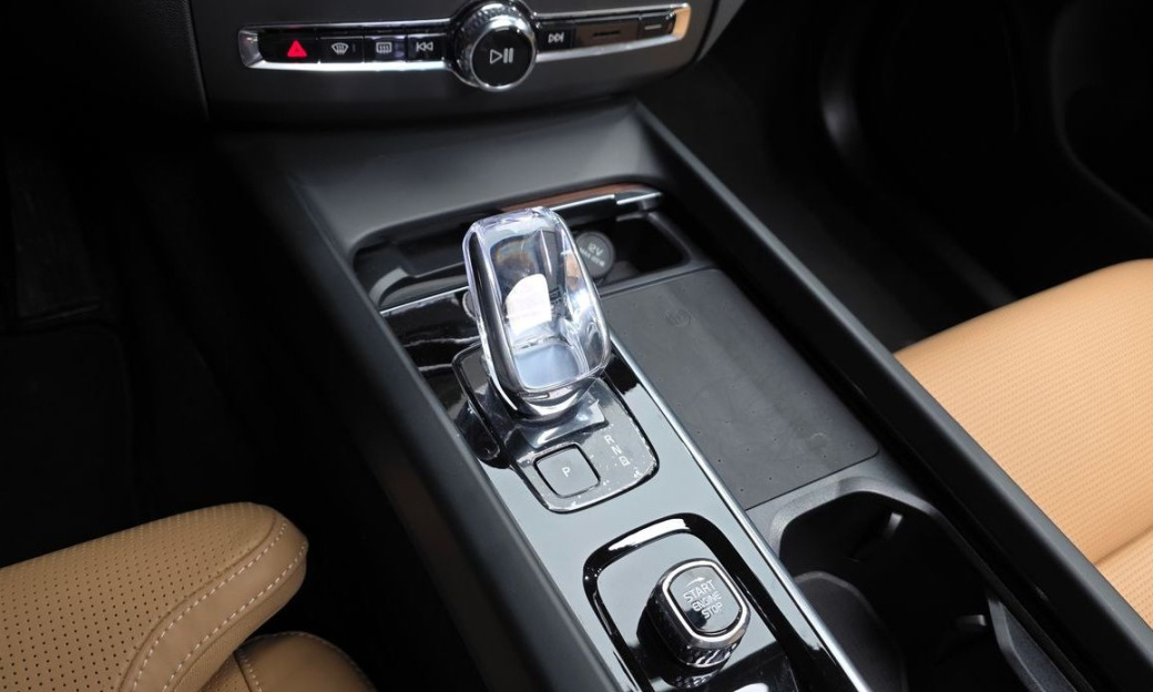 Volvo XC60 B5 Ultra Bright, 2025