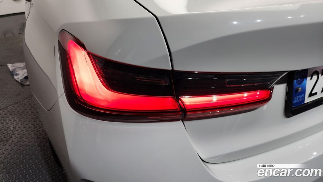 BMW 3-Series 320i, 2023