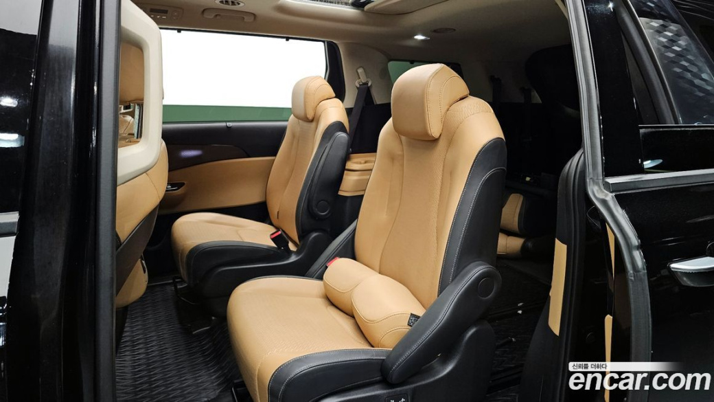 Kia Carnival 9-Seater Signature, 2023