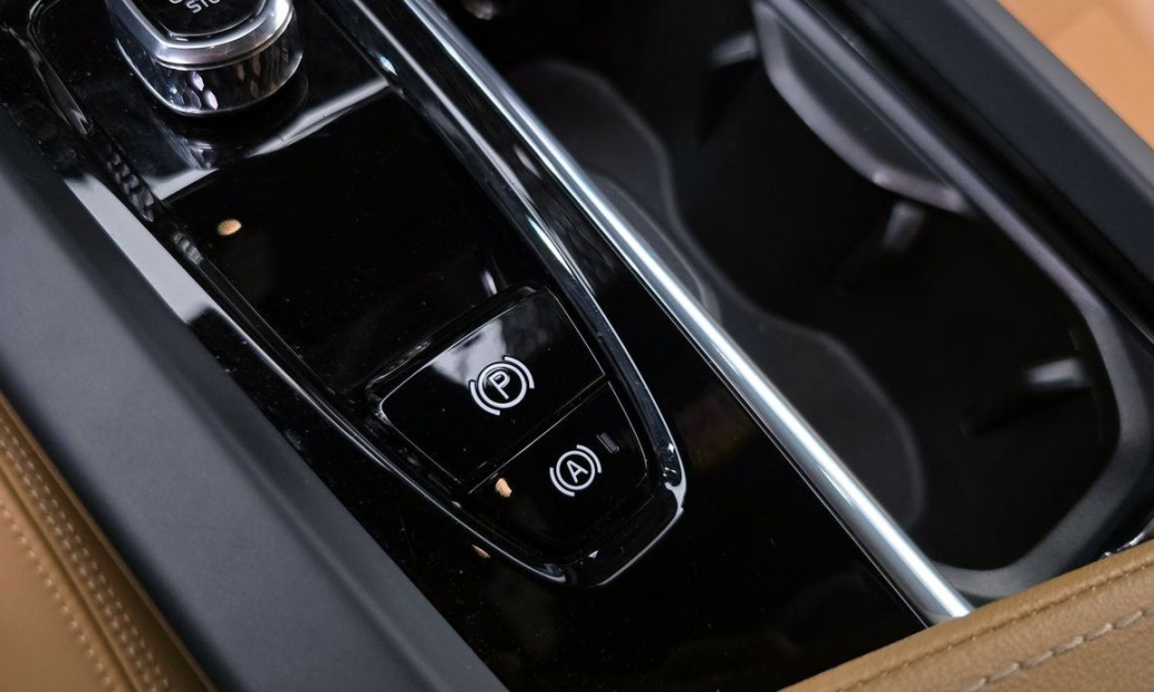 Volvo XC60 B6 Ultimate Bright, 2024