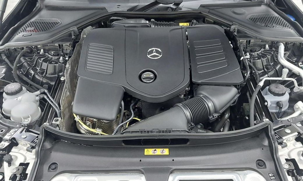 Mercedes-Benz E-Class E300 4MATIC Exclusive, 2025