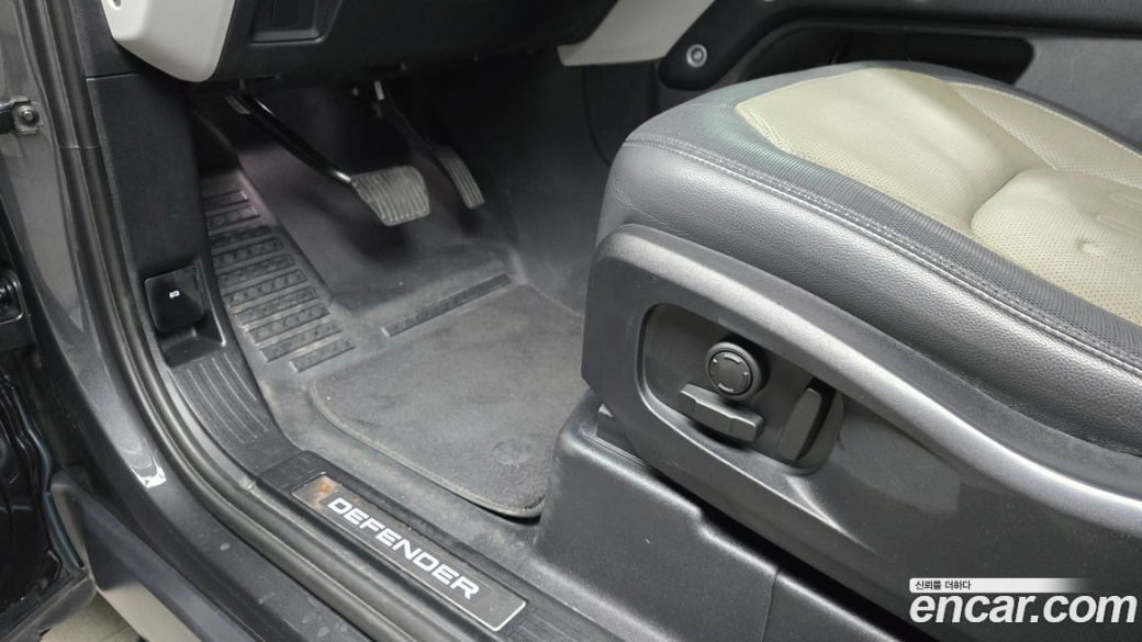 Land Rover Defender 110 P300 X-Dynamic SE, 2022