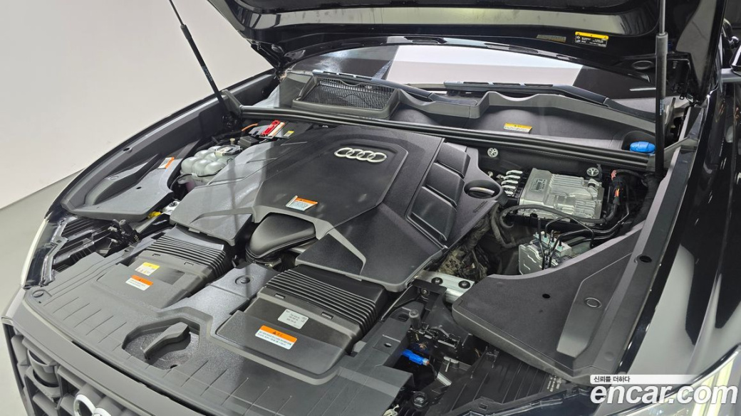 Audi Q8 55 TFSI Quattro Premium, 2023