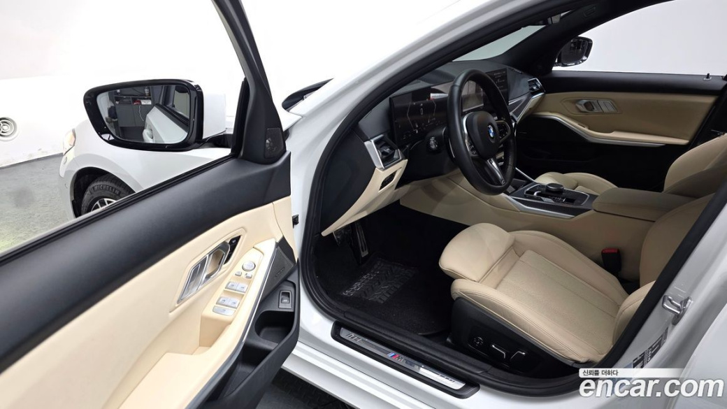 BMW 3-Series 320i M Sport, 2024
