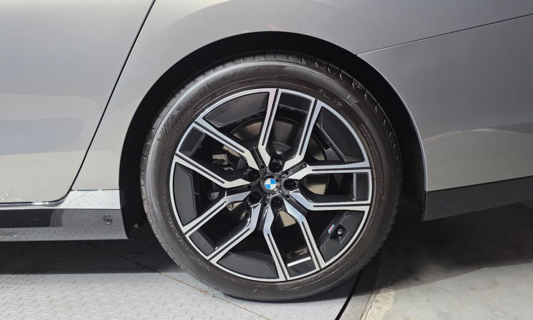 BMW 7-Series 740i xDrive M Sport Limited, 2025