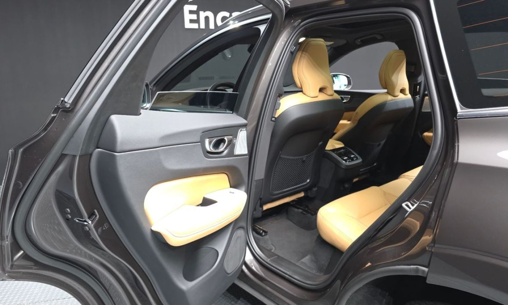Volvo XC60 B5 Ultra Bright, 2025