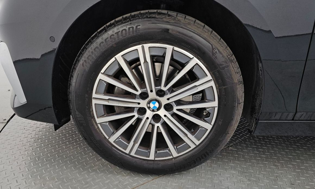 BMW 2-Series 220i Luxury, 2023