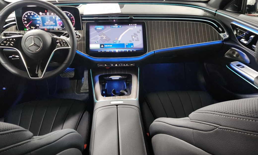 Mercedes-Benz E-Class E300 4MATIC Exclusive, 2025