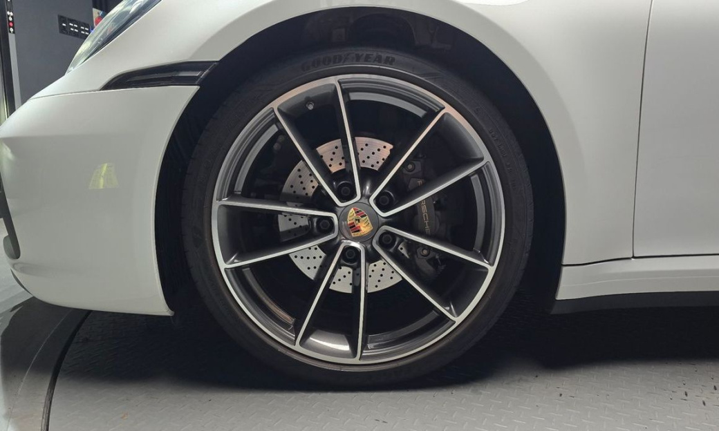 Porsche 911 Carrera 4, 2022