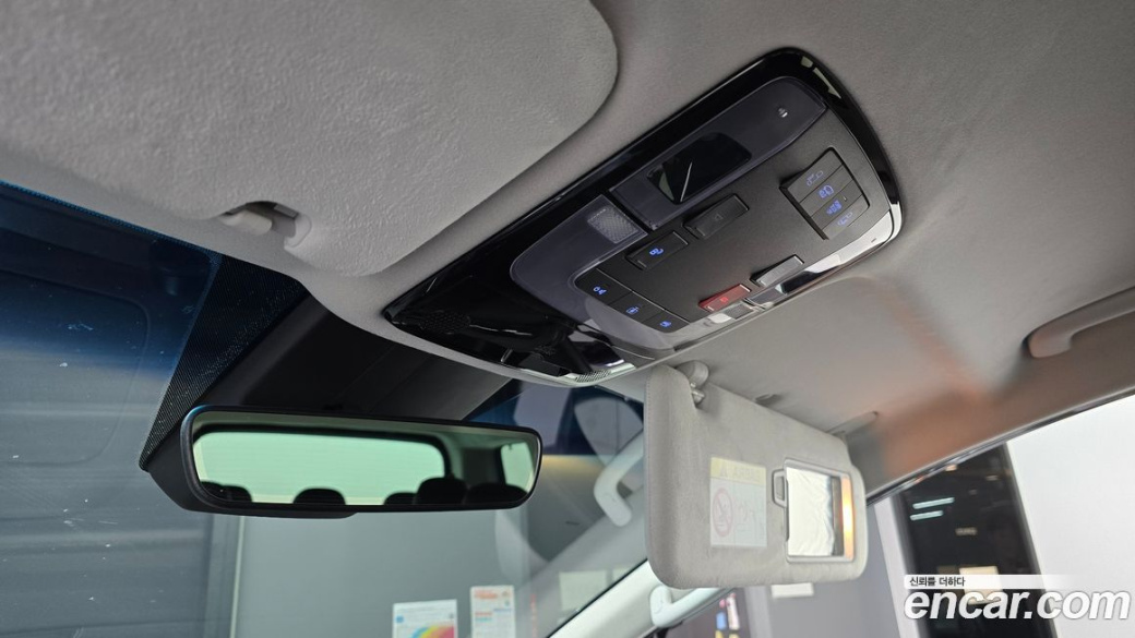 Hyundai Staria 4WD Lounge 9-Seater, 2022