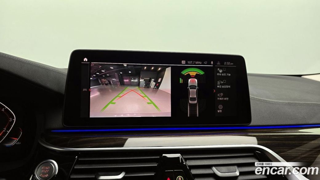 BMW 5-Series 520i Luxury, 2022