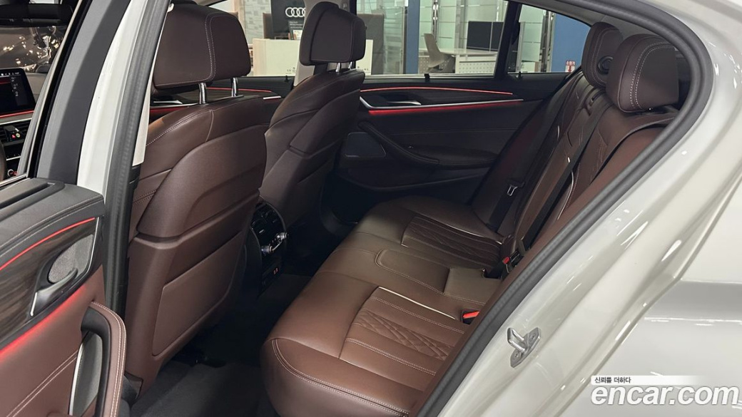 BMW 5-Series 530i xDrive Luxury, 2023