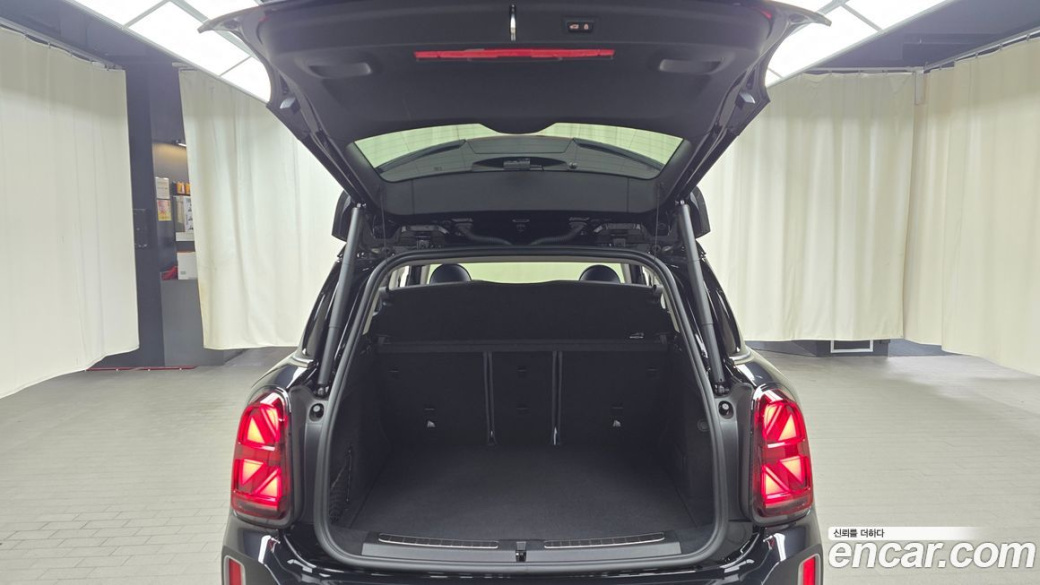 Mini Countryman ALL4 Classic Launch Pack, 2023