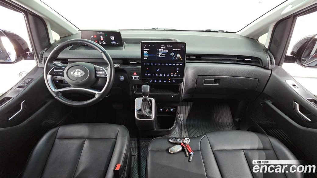 Hyundai Staria 4WD Tourer 9-Seater, 2025