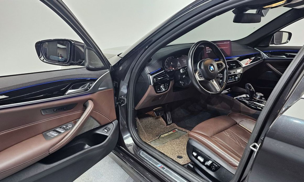 BMW 5-Series 530i xDrive M Sport Package, 2022