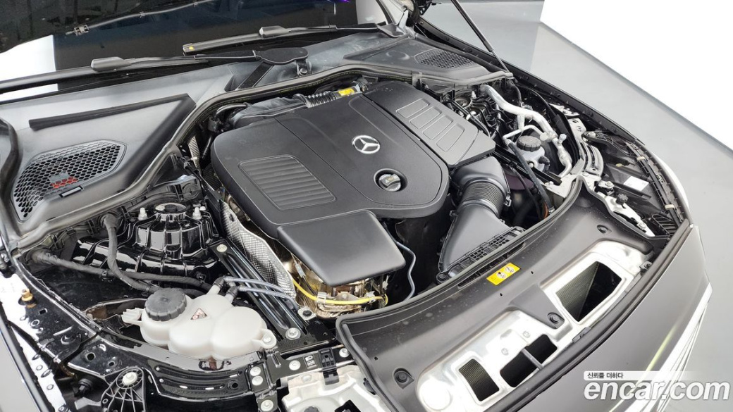 Mercedes-Benz E-Class E300 4MATIC Exclusive, 2026