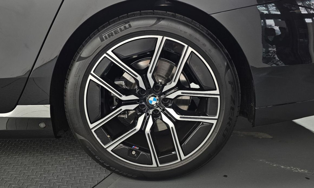 BMW 7-Series 740i xDrive M Sport, 2025
