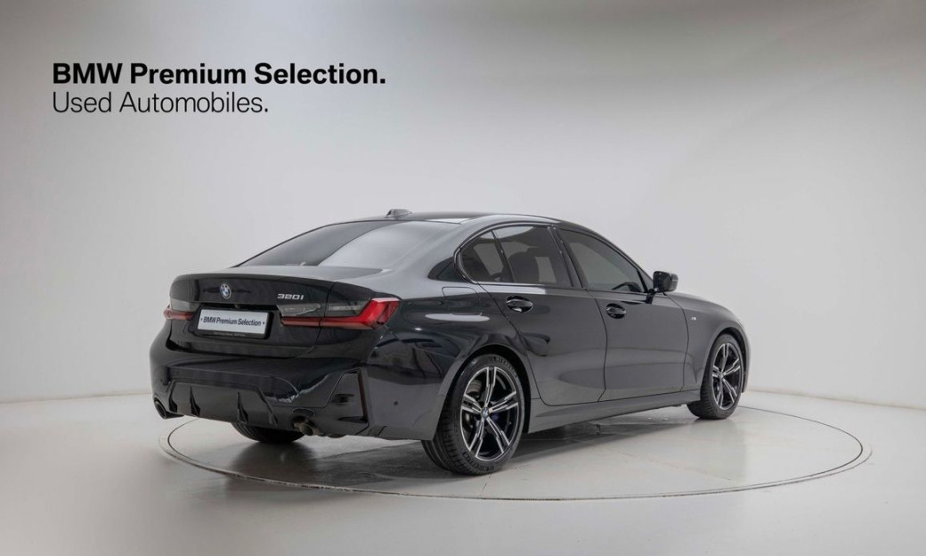 BMW 3-Series 320i M Sport, 2023