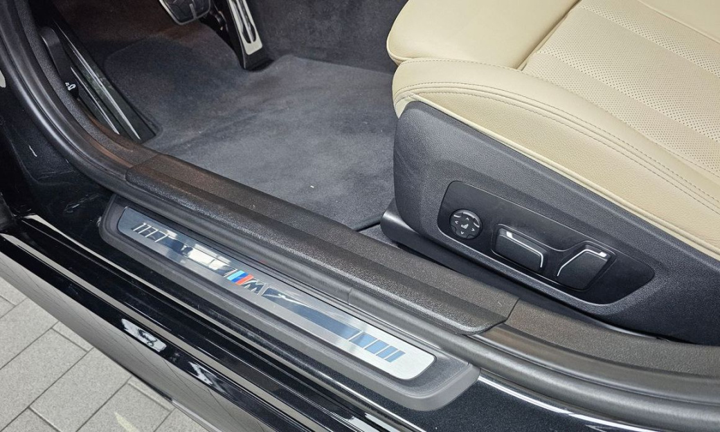 BMW 3-Series 320i M Sport, 2024
