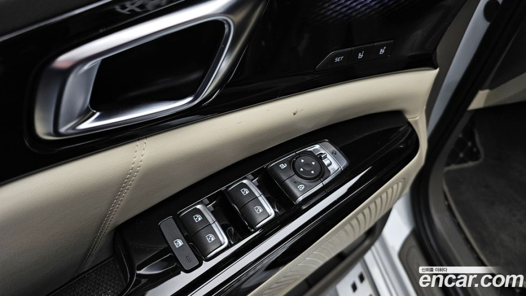Kia Carnival 9-Seater Hi-Limousine, 2022