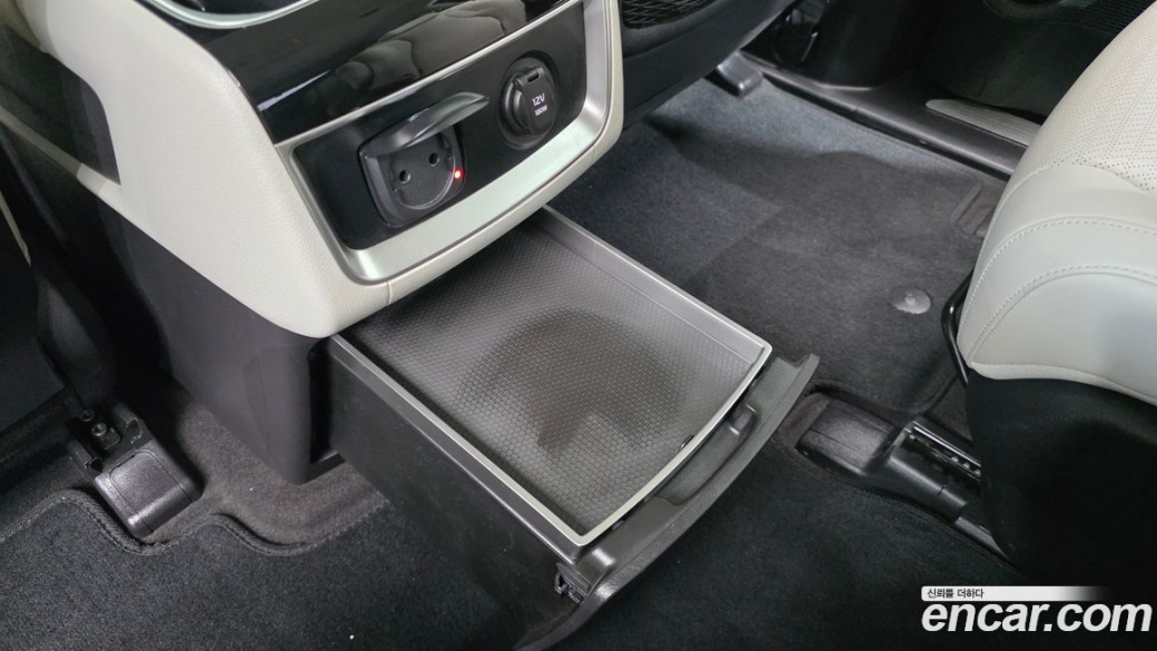 Kia Carnival 9-Seater Signature, 2023